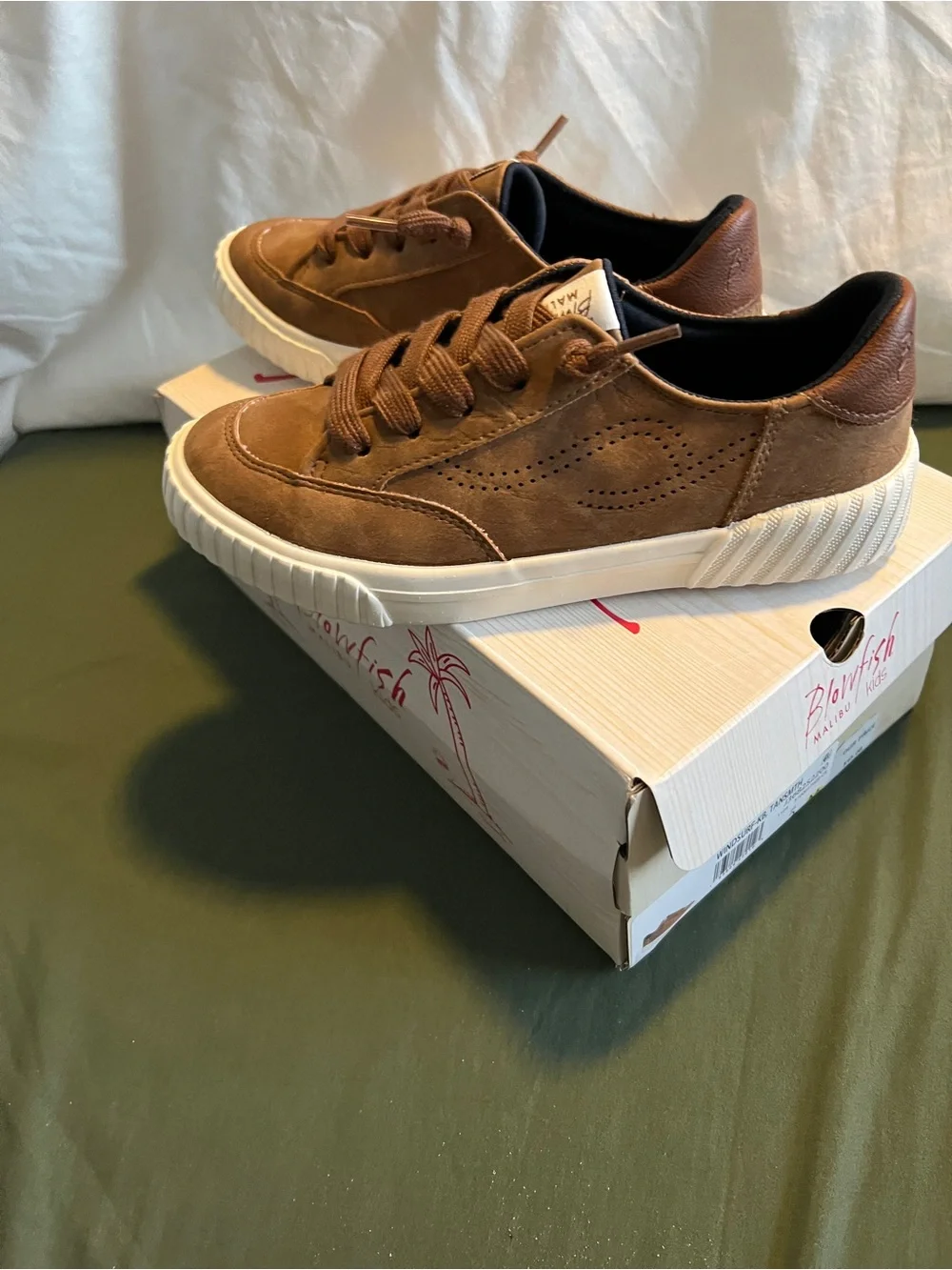 Boy's Brown Low-Top Casual Sneakers Size 2